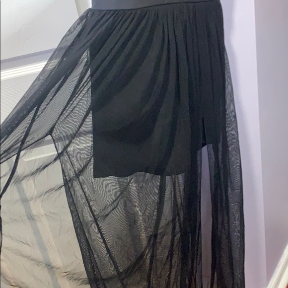 GUESS Brand new Romper with sheer lace overlay - Picture 5 of 6